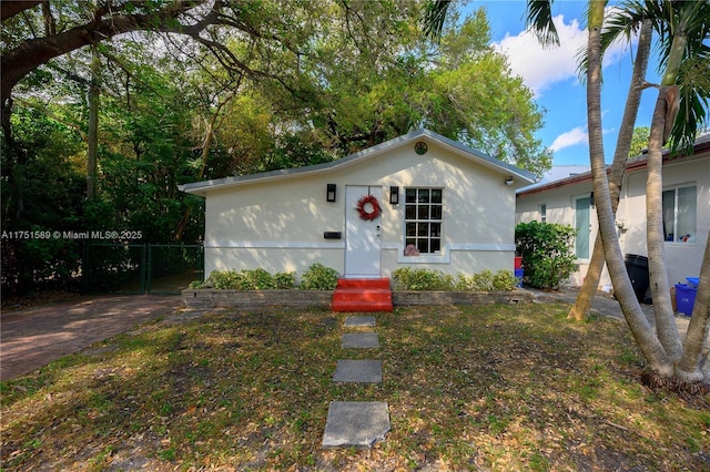 view of front of property featuring an outdoor structure and fence