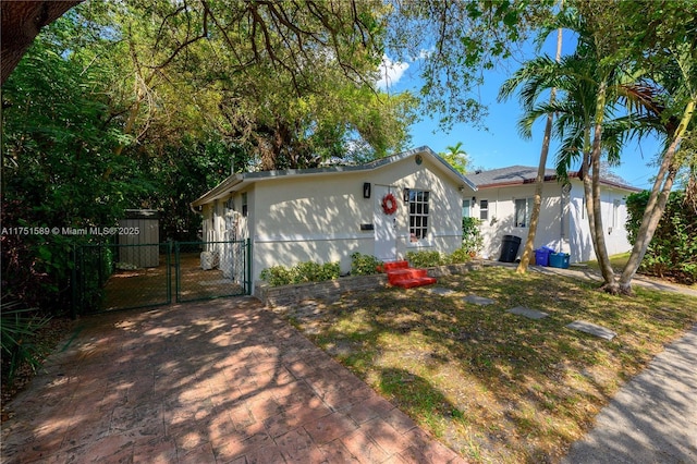 view of front of property featuring entry steps and a gate