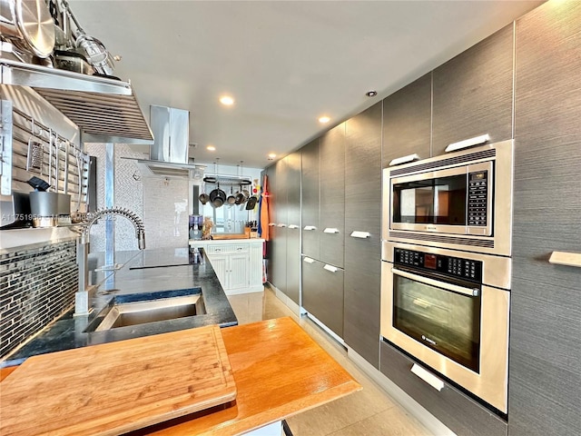 kitchen with backsplash, recessed lighting, appliances with stainless steel finishes, modern cabinets, and a sink