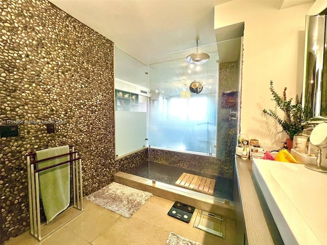 bathroom featuring a tile shower