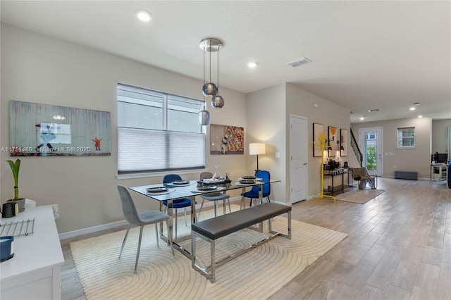 dining space with light wood-type flooring, baseboards, visible vents, and recessed lighting