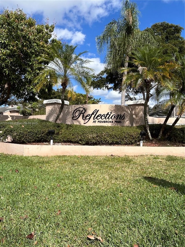 community sign with a lawn