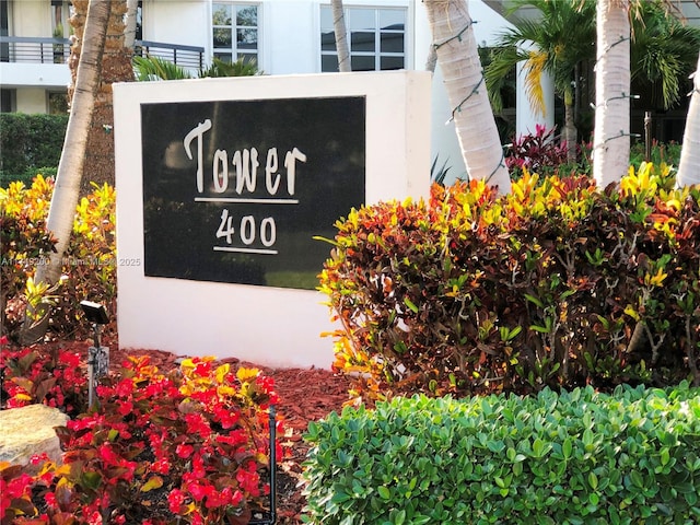view of community / neighborhood sign