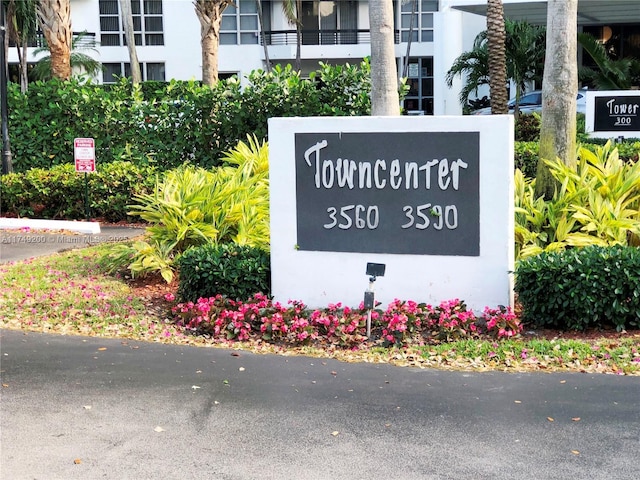 view of community / neighborhood sign