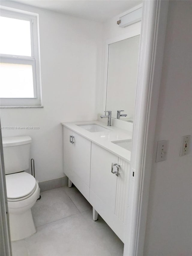 2650 S Course Dr Unit 410, Pompano Beach, FL 33069 - bathroom with double vanity, toilet, and tile patterned flooring