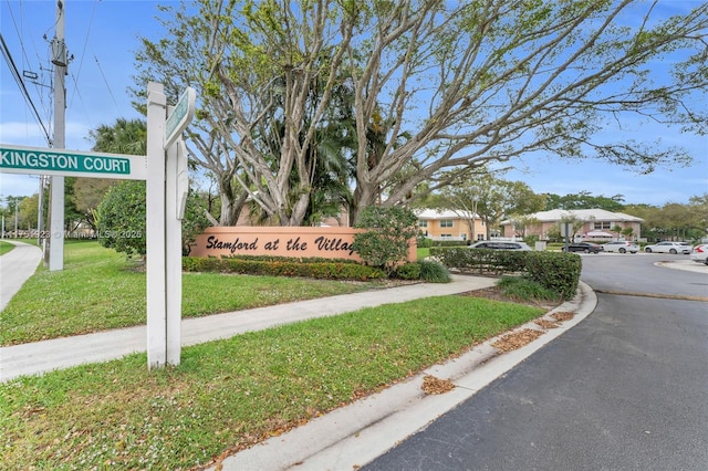 community sign featuring a yard