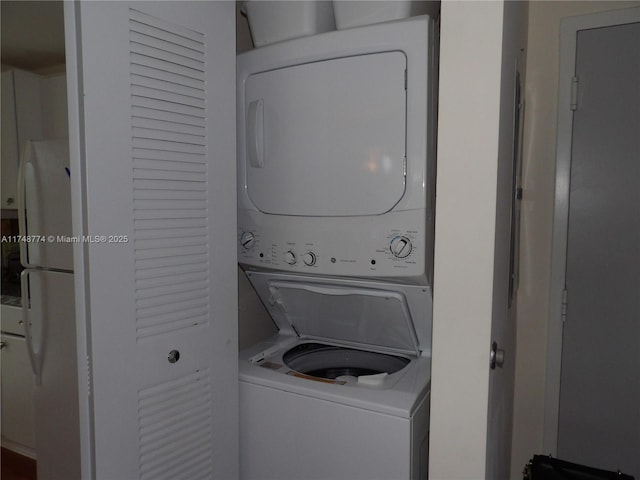 laundry area with laundry area and stacked washer / dryer