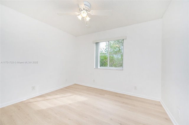 unfurnished room with light wood-type flooring, baseboards, and a ceiling fan