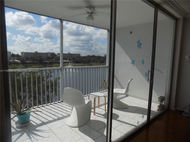 sunroom featuring a ceiling fan