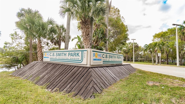 community sign with a lawn