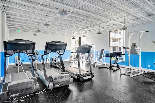 workout area featuring baseboards