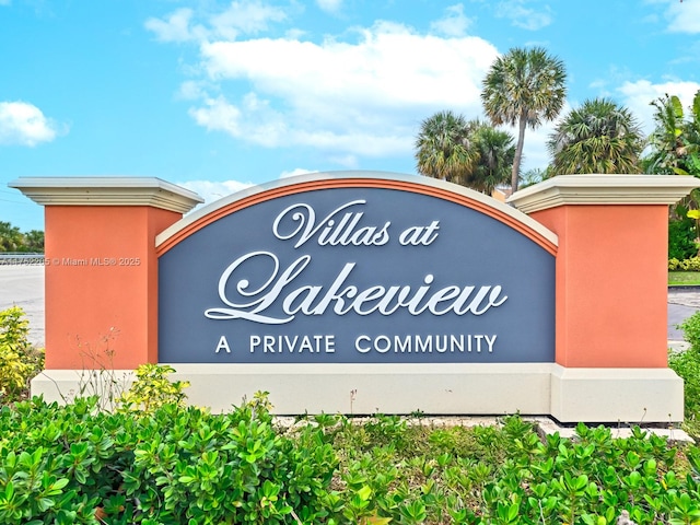 view of community / neighborhood sign