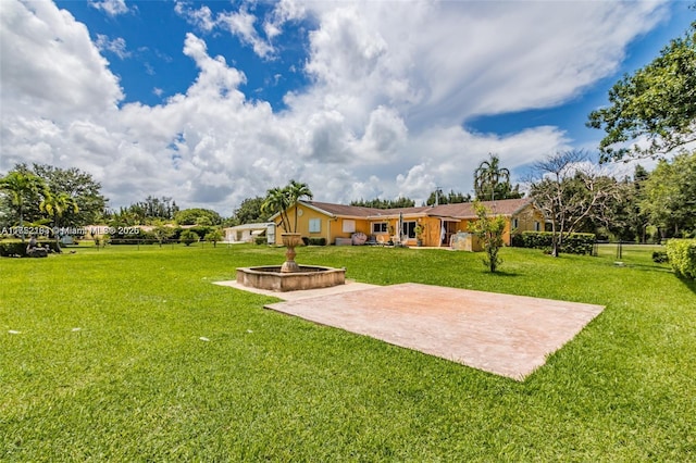 view of yard featuring a patio area