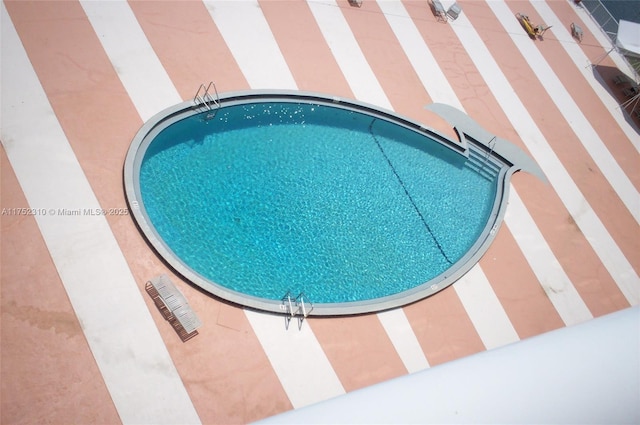 view of swimming pool