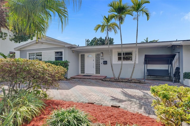 1052 NE 179th Ter, North Miami Beach, FL 33162 - ranch-style home featuring stucco siding