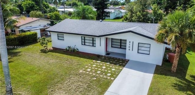 view of front of property featuring a front lawn and stucco siding