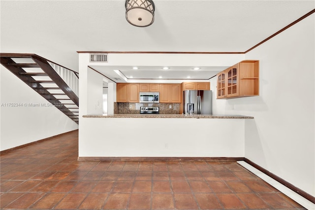 kitchen with tasteful backsplash, visible vents, baseboards, glass insert cabinets, and stainless steel appliances