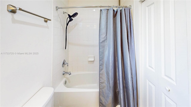 full bath featuring shower / bath combination with curtain and toilet