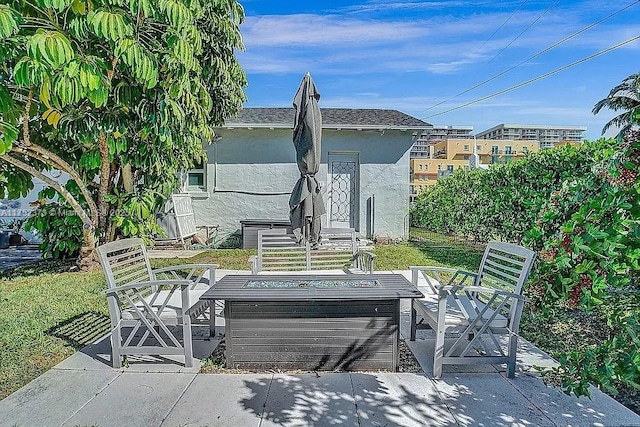 view of patio with an outdoor fire pit