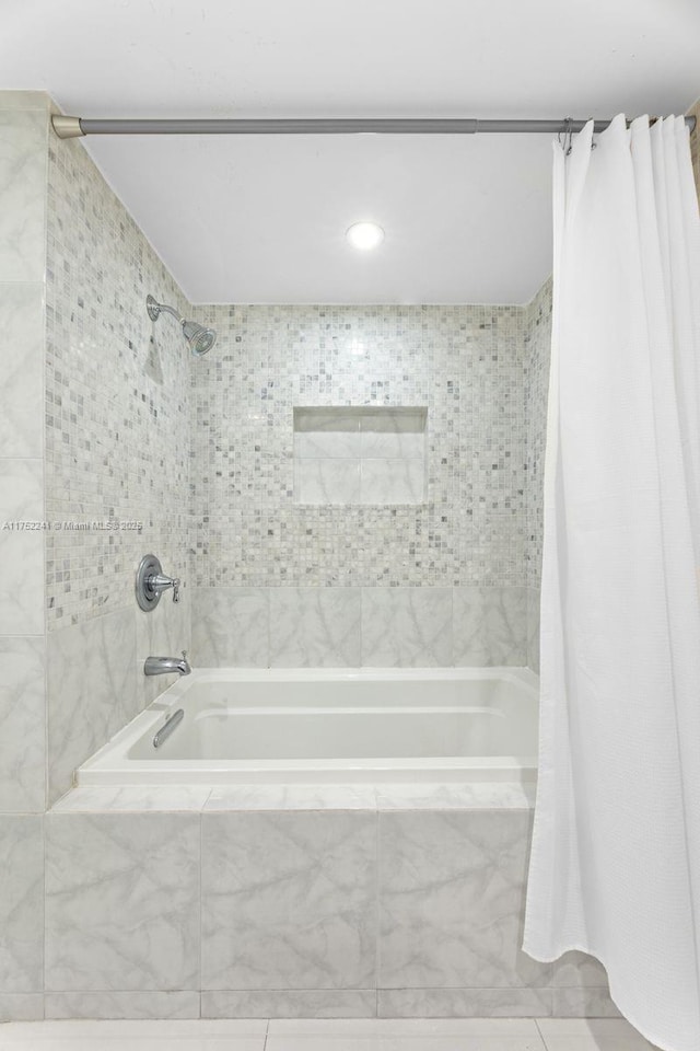 full bath with tiled shower / bath combo