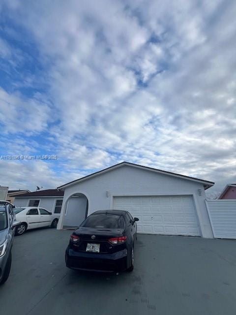 view of front of home with a detached garage