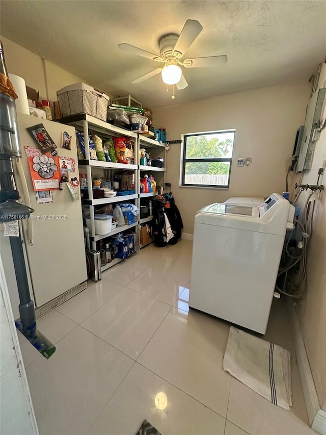 laundry area with laundry area, light tile patterned floors, a ceiling fan, and washing machine and clothes dryer