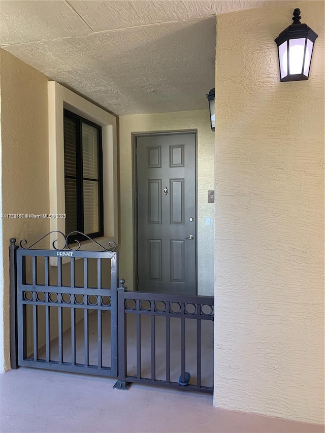 view of exterior entry featuring stucco siding