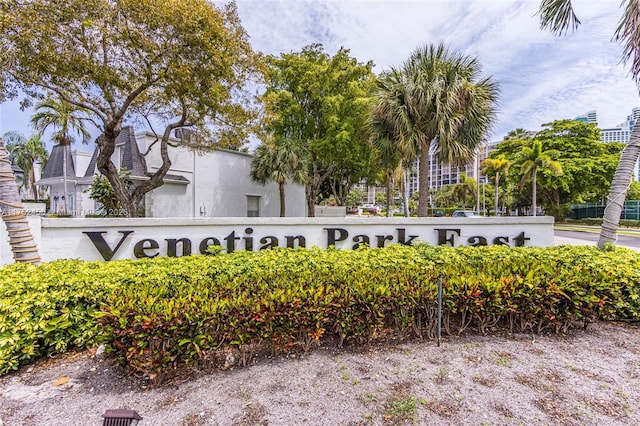 view of community / neighborhood sign