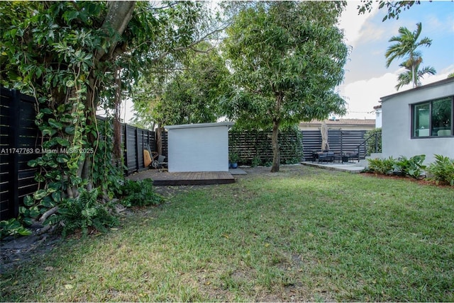 view of yard featuring a fenced backyard