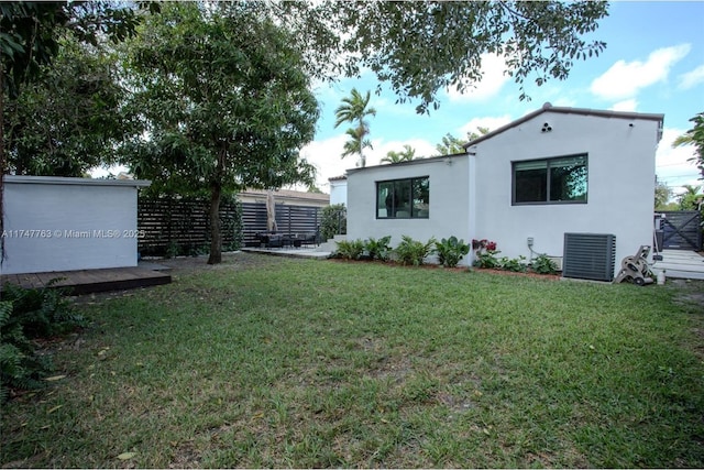 view of yard featuring cooling unit and fence