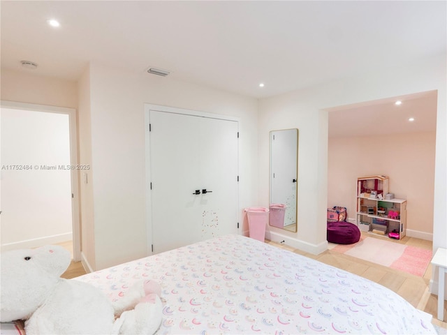 bedroom featuring recessed lighting, visible vents, and baseboards