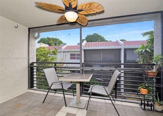 sunroom featuring a ceiling fan