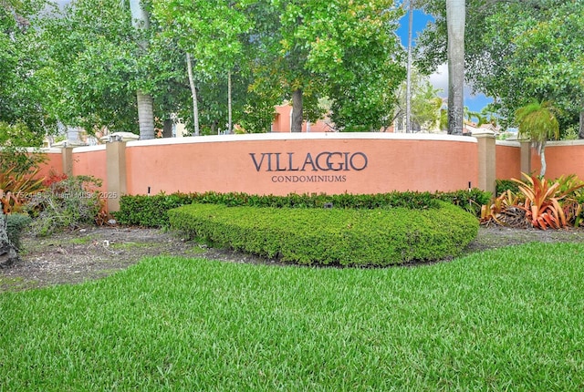 community sign featuring a yard and fence