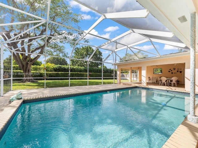 view of pool with a patio, a yard, a lanai, and a fenced in pool