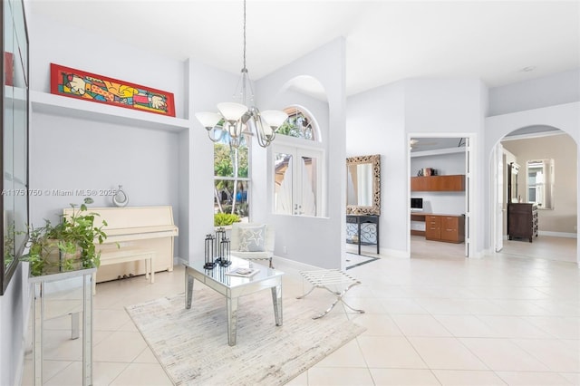 5135 Kensington Cir, Coral Springs, FL 33076 - living area with arched walkways, a chandelier, tile patterned floors, and a towering ceiling