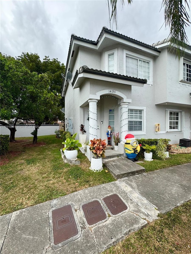 view of front of home featuring a front lawn and stucco siding