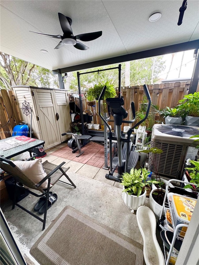 sunroom featuring a ceiling fan