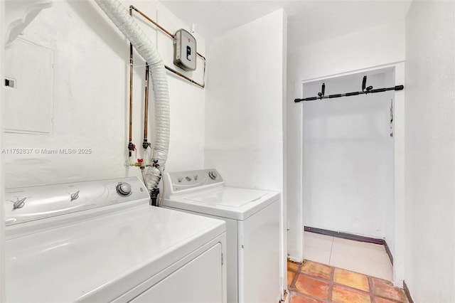 laundry room featuring laundry area, washer and clothes dryer, and light tile patterned flooring