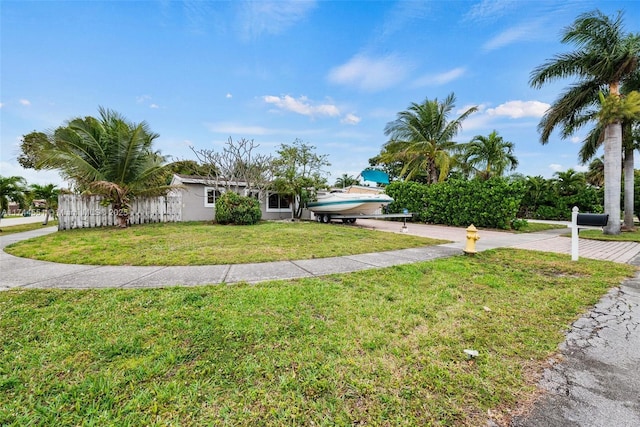 view of front of house with a front lawn