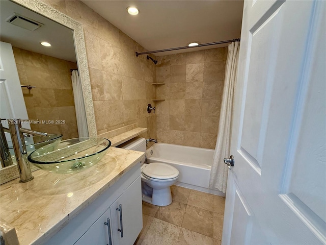 full bathroom with visible vents, toilet, shower / tub combo with curtain, vanity, and recessed lighting