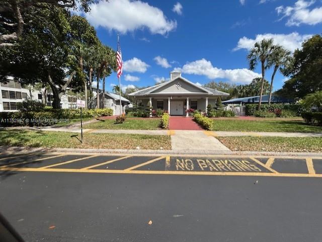 view of front of house with a front lawn