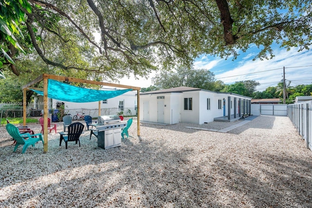 exterior space featuring a fenced backyard