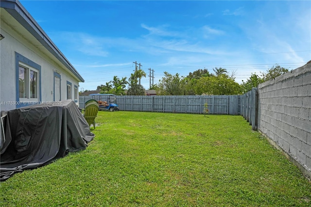 view of yard featuring a fenced backyard