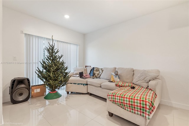 living room featuring light tile patterned floors, baseboards, and recessed lighting