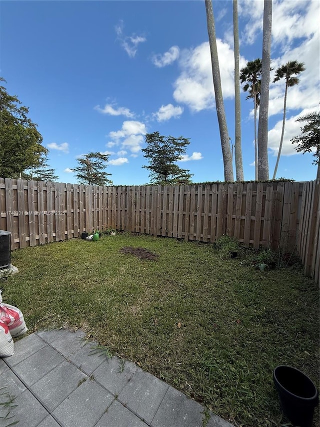 view of yard featuring a fenced backyard