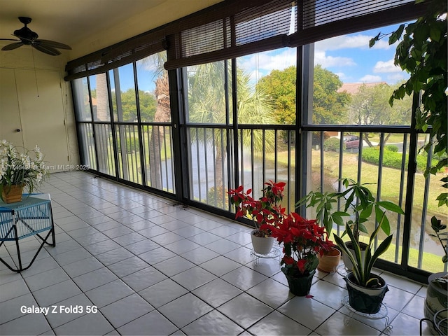 sunroom / solarium with a ceiling fan