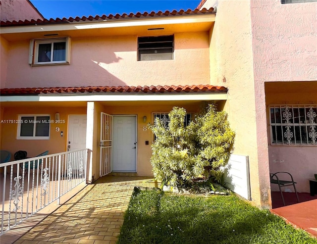 property entrance with stucco siding