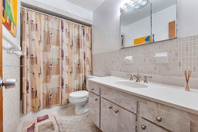 bathroom featuring shower / tub combo with curtain, tile walls, toilet, and vanity