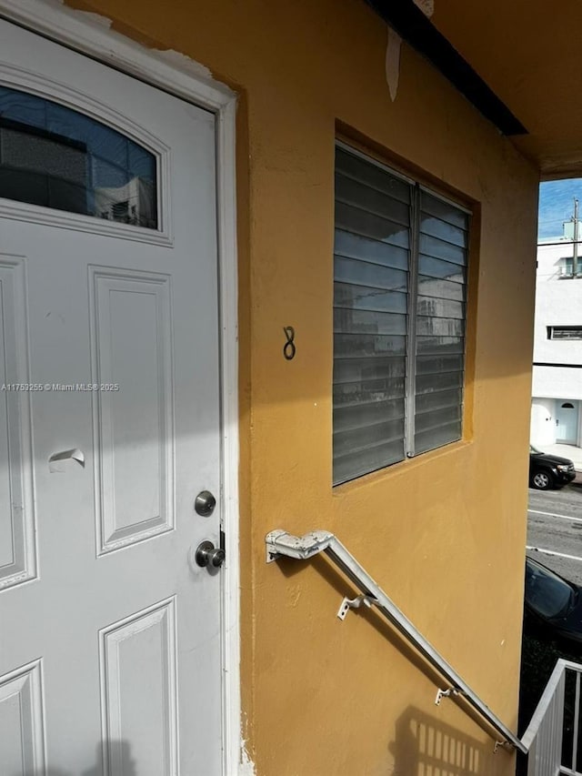 view of exterior entry with stucco siding