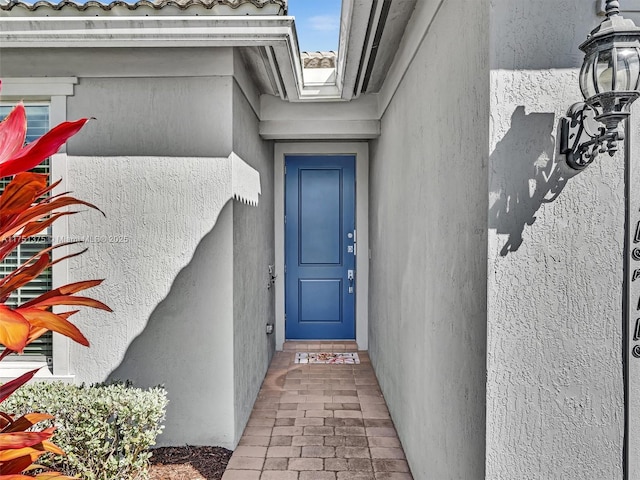 entrance to property with stucco siding